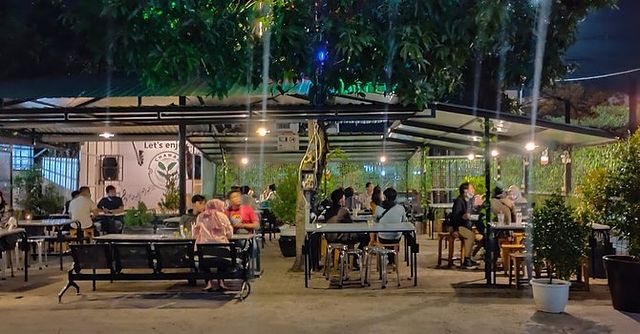 Cawa Coffee, Coffee Shop Indoor dan outdoor