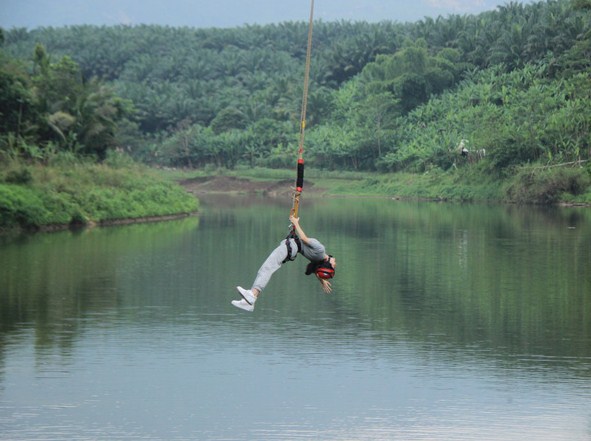 Rope Jumping di Rajamandala
