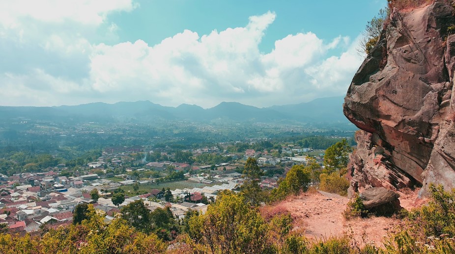 Panduan Lengkap Wisata ke Gunung Batu Lembang, Foto travelspromo.com