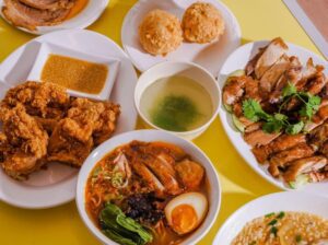 Foto semangkuk makanan di Ton Kedai, rekomendasi kuliner viral di Bandung yang murah dan enak